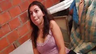 Il encule sa belle soeur dans le grenier