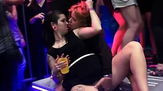 Group of amateurs hotties public fucking