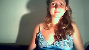 Sexy Pregnant Girl Shows Off Her Amazing Naked Body