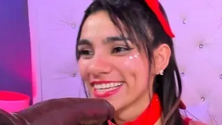 Webcam fun mature brunette with toys cum on cam