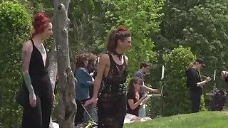 Alt mistress disgraces Spanish babe in public