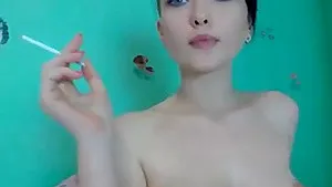 Cam girl with beautiful eyes masturbates on livecam