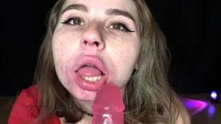 Amateur brunette double toying on webcam