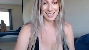 Big booty white girl teasing on cam for fun