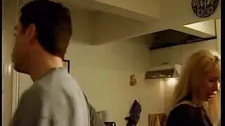 marie-therese se fait depanner par le voisin