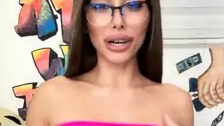 Love Chat Big Boobs Brunette Masturbating For Cam