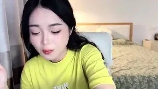 Amateur Webcam Cute Teen Plays Solo with Big Dildo