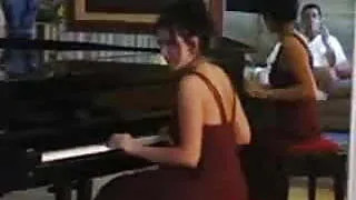 Henrietta Kerez play Piano