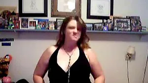 Horny lady masturbates on livecam