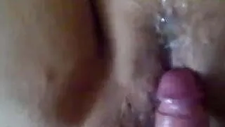 haarige Muschi vollgespritzt