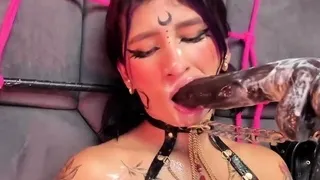 Webcam fun mature brunette with toys cum on cam