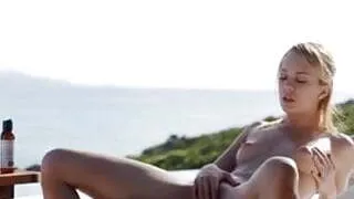 absolutly hot blonde pose her pussy