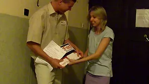 Dick-worshiping teen grabs and pleases a delicious pulsating one