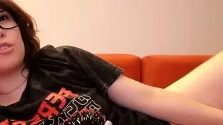 Solo pussy toying redhead close up action