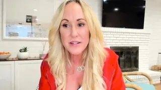 Cute amateur brunette naughty in solo jerking show on camera