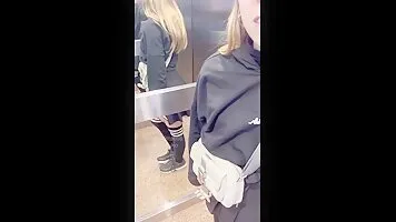 Quedo Atrapada Con Mi Vecino En El Ascensor Y Me Folla El Culo Anal Creampie - FreePublicPorn.com