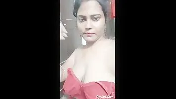 Super Sexy View of Desi Girl Showing Her Big Boobs