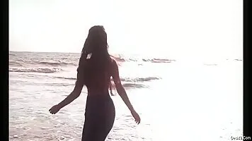 Poonam Pandey Beach Dance Exclusive Clip