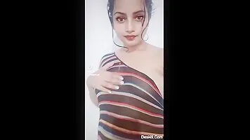 Pretty Indian Girl Shows Her Boobs
