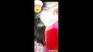 Exclusive Cute View of Indian Girl Desi Showing Her Boobs And Pussy Video Call