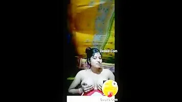 Exclusive Desi Bhabhi Shows Her Boobs to Lover on Video Call