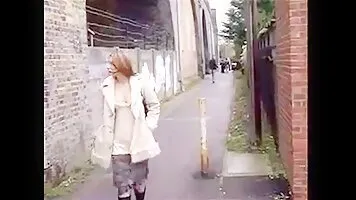 Woman piss in the alley