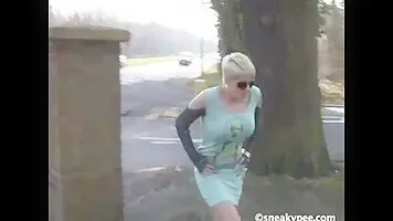 Girl piss behind a tree