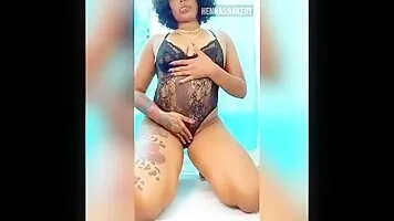 Amateur ebony beauty poops