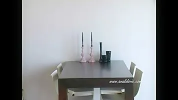 Ana Didovic piss and sings