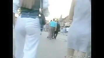 Street candid babe in gray clothes is very wannable