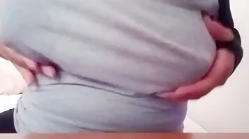 Lovely webcam model pumps and milks for you