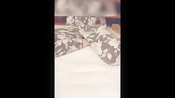 Cute Japanese girl pee(2)