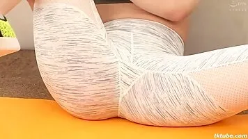 HUNTB0126-005 Ass-Slapping Revenge: She's Got a Thong Wedgie!