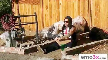 Tattooed Lady Grinch Cosplayer Getting Fucked Outdoors