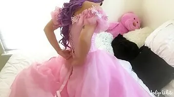 Purple Hair Elf Cosplayer Fingering Herself In Bed